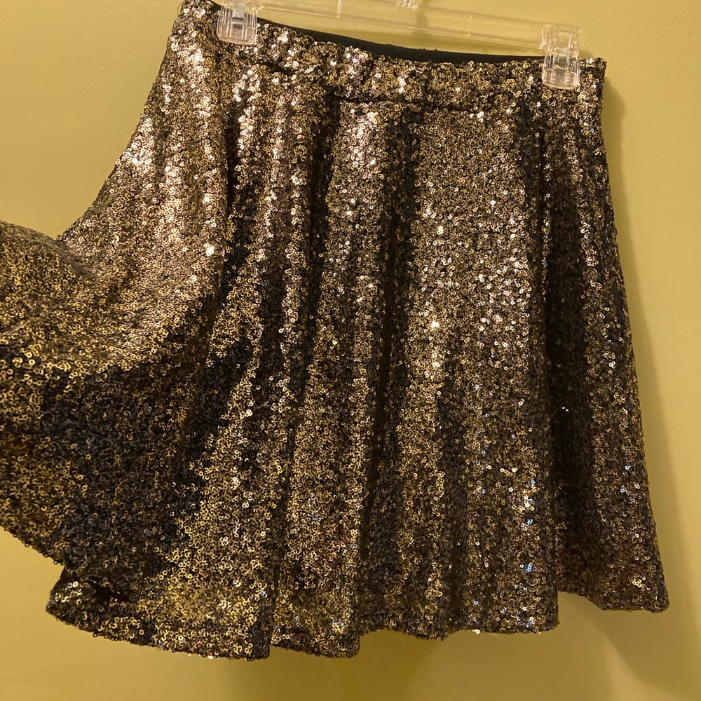 Mini sequenced skirt.